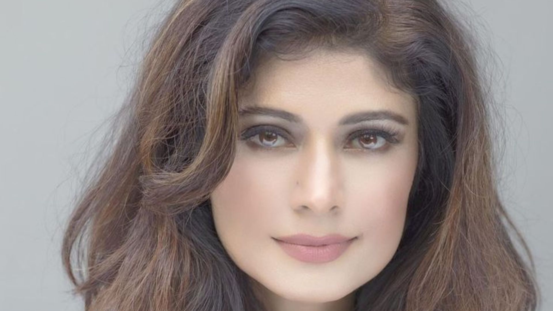 Pooja Batra First Marriage, Measurements, In Bikini, First Husband, Children, Age, father, Height, Children, Husband