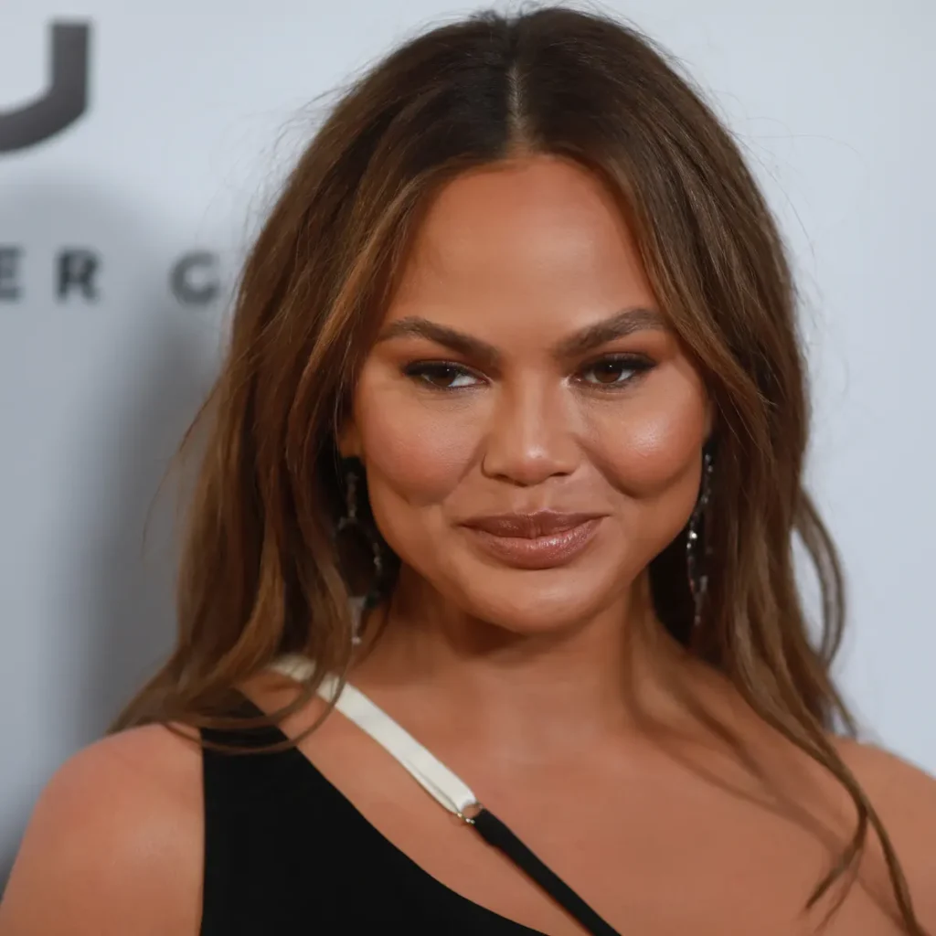 Christine Teigen Ethnicity, Wikipedia, Husband, Race, Tweets, Instagram, Parents, Twitter, Baby, Nationality