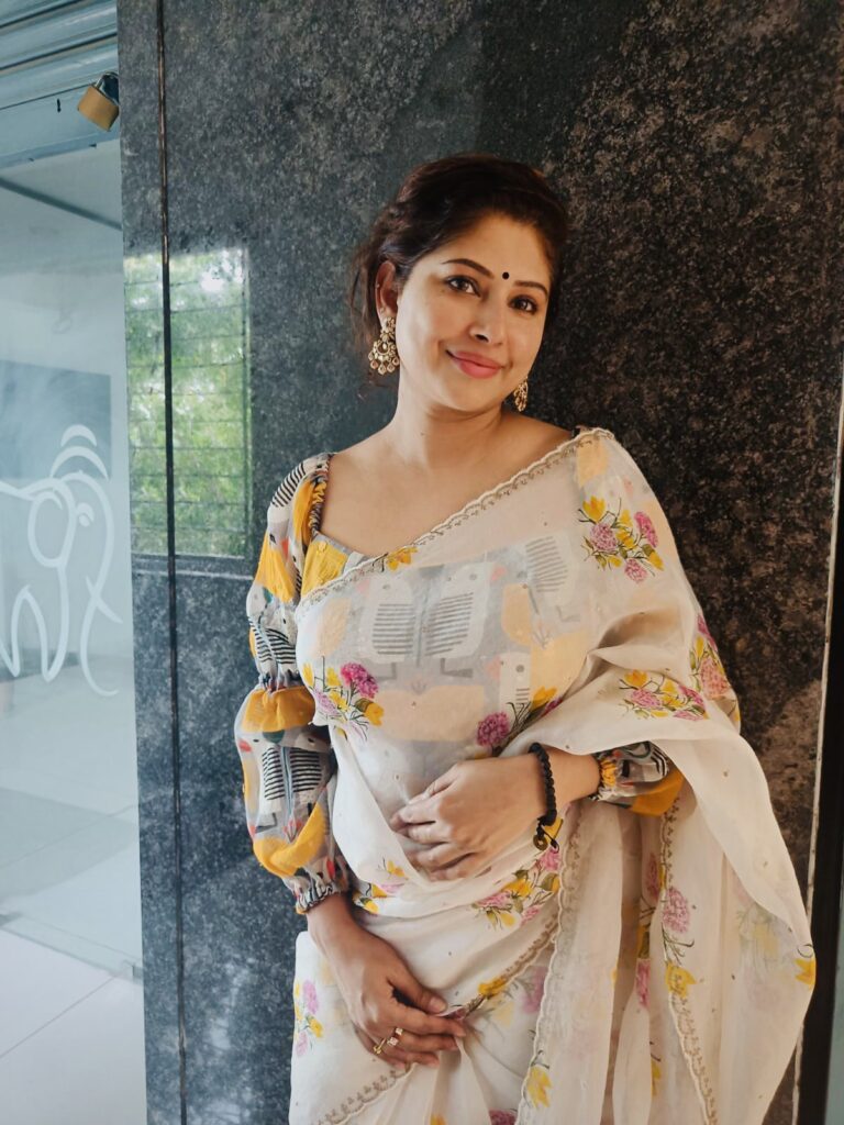 Smita Sabharwal Wikipedia, IAS, Tweet, Family, Current Posting, Age, Husband, Instagram, Salary