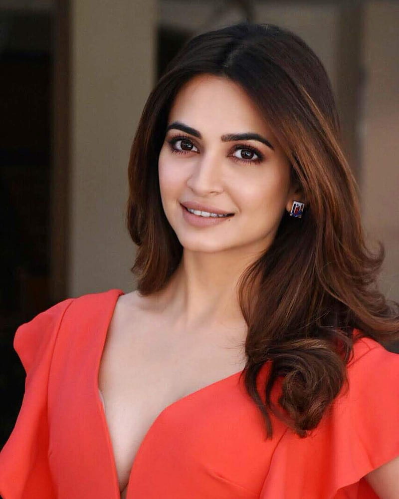 Kriti Kharbanda Relationships, Bikini, Boyfriend, Height, Age, marriage, Father, Net Worth, Sister