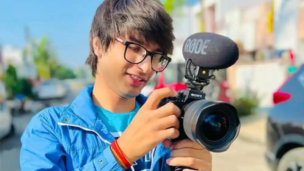 Sourav Joshi Vlogs Income Per Month, Date of Birth, Age, Net Worth, Wife, Height