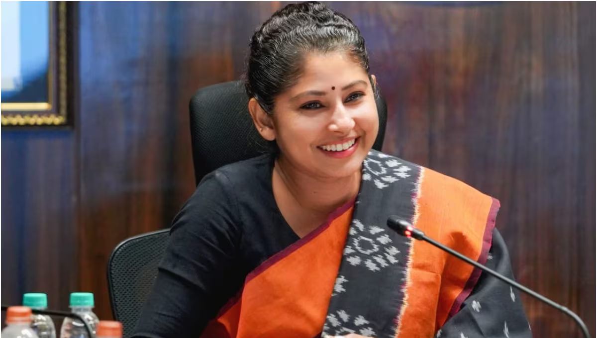 Smita Sabharwal Wikipedia, IAS, Tweet, Family, Current Posting, Age, Husband, Instagram, Salary