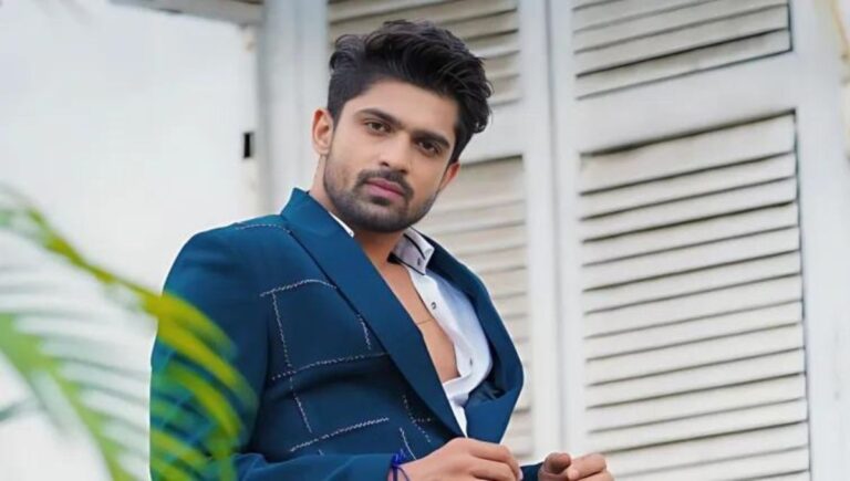 Abhishek Kumar Wikipedia, Wiki, Father, Mental Health, Family, Age, Wife, Eviction, gf, Biography, Sister