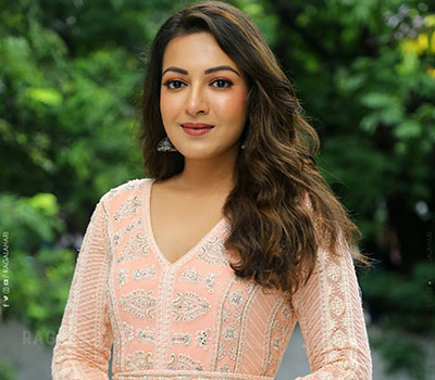 Catherine Tresa Relationships, Wikipedia, Boyfriend, Biography, Instagram