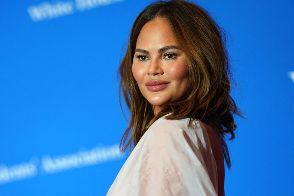 Christine Teigen Ethnicity, Wikipedia, Husband, Race, Tweets, Instagram, Parents, Twitter, Baby, Nationality